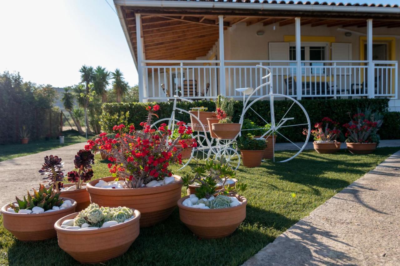 Fully Equipped Beach House At Pachia Ammos Plytra Kültér fotó